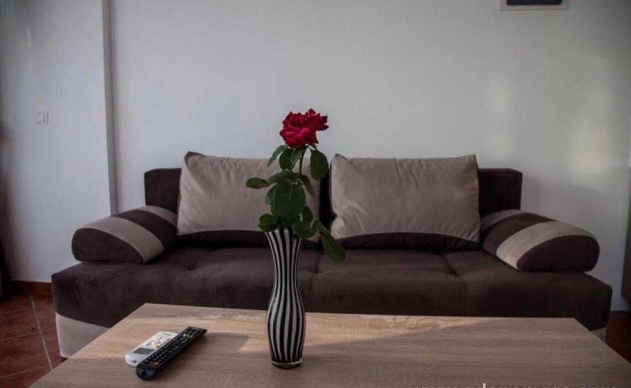 Delux Apartmani Dobra Voda Exterior photo